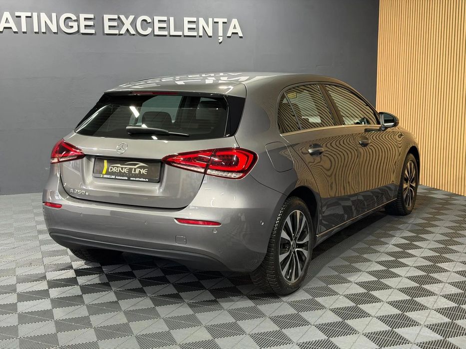Mercedes-Benz A-Class 2022 hibrid, 26.834 € — imagine 5