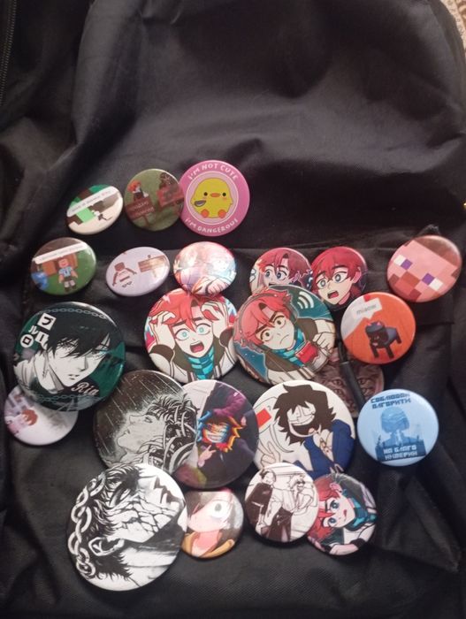 значки на рюкзак б/у