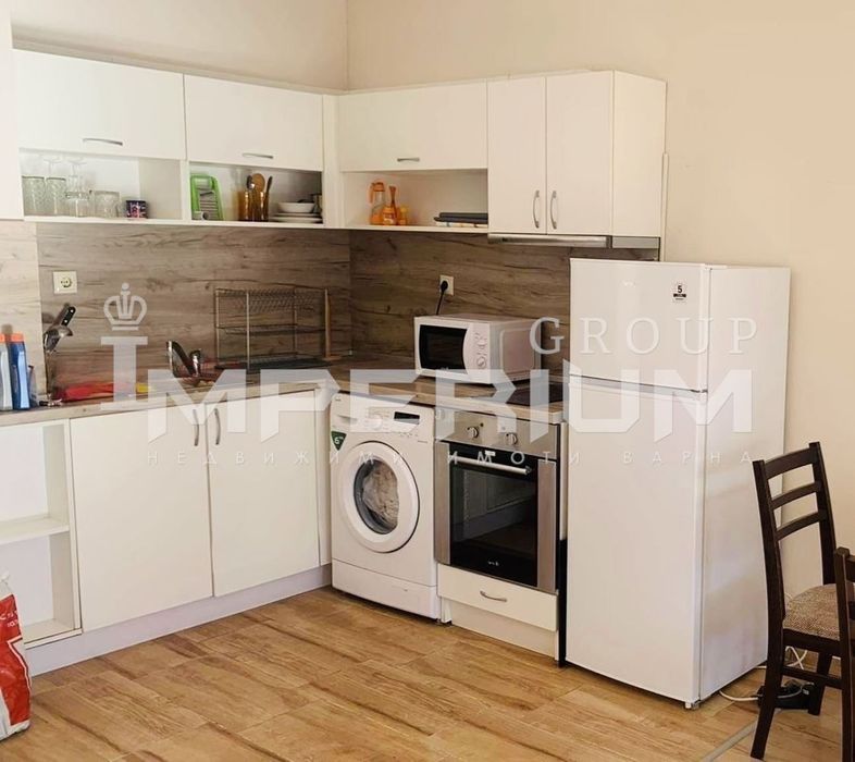 Дава се под наем Тристаен апартамент в Варна, Левски - 100 кв.м за 648.21 € - Снимка #1