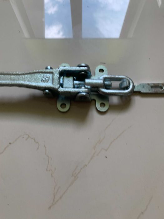 Inchizator oblon auto