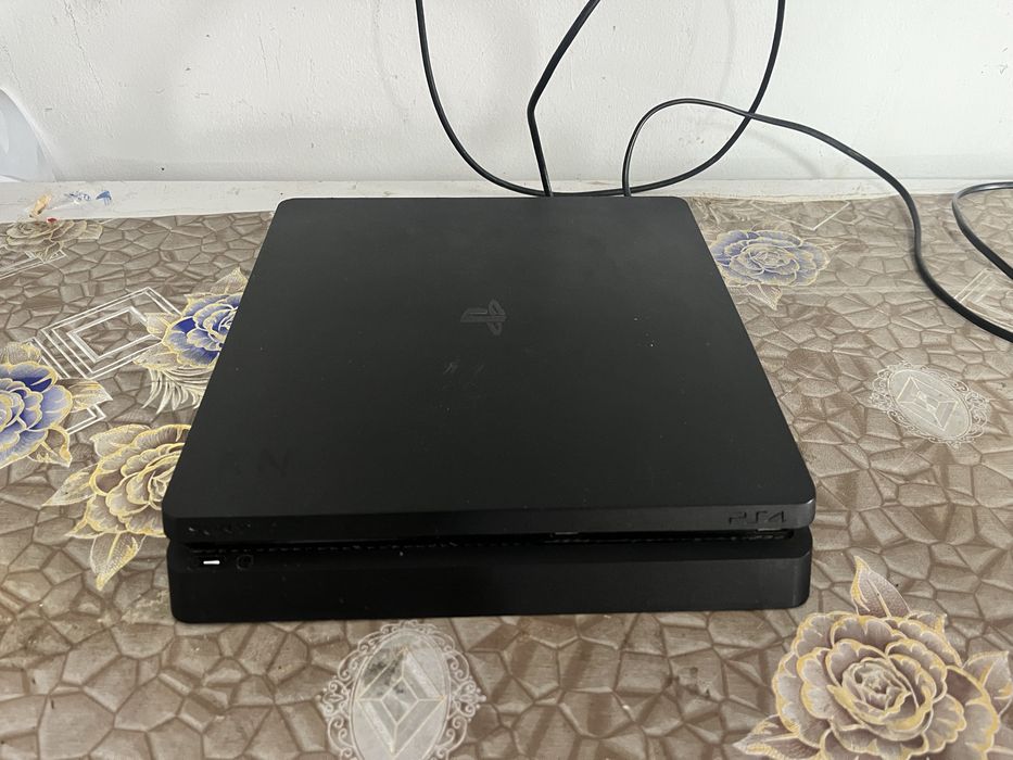 Vand playstation 4 slim