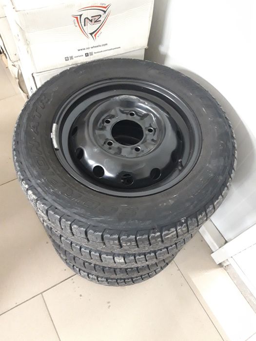 Диски с резиной на Ниву