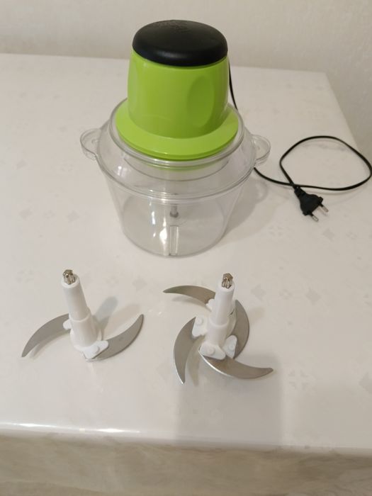 Продам блендер измельчитель