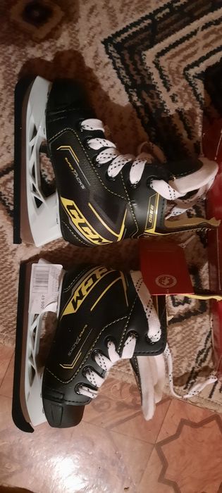 Коньки хоккейные