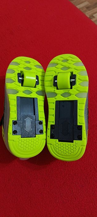 Adidași copii cu role și lumini led