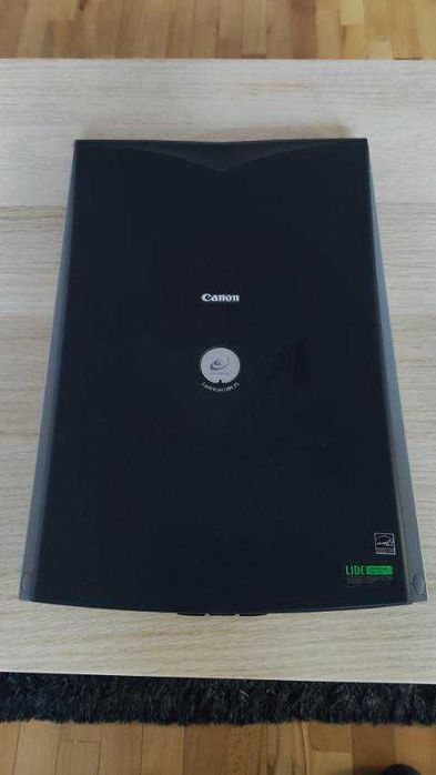 Продавам работещ скенер Canon Lide 25