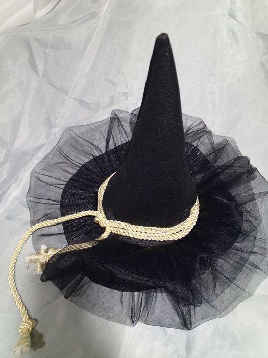 Шляпы разные, фуражки карнавальные в наличии и на заказ