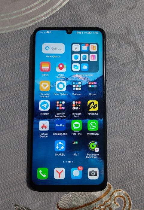 Huawei Nova 70. Xotira 64 Gb. Lekin tez ishlaydi. Batareya 6000 A.