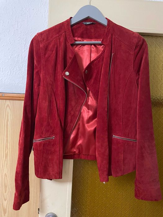 стилно червено яке от естествен велур