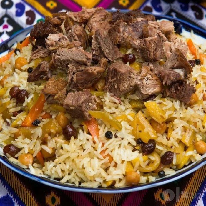 Ошпаз уз хизматларини таклиф этади