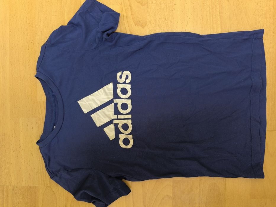 Оригинален анцунг Adidas и тениска подарък