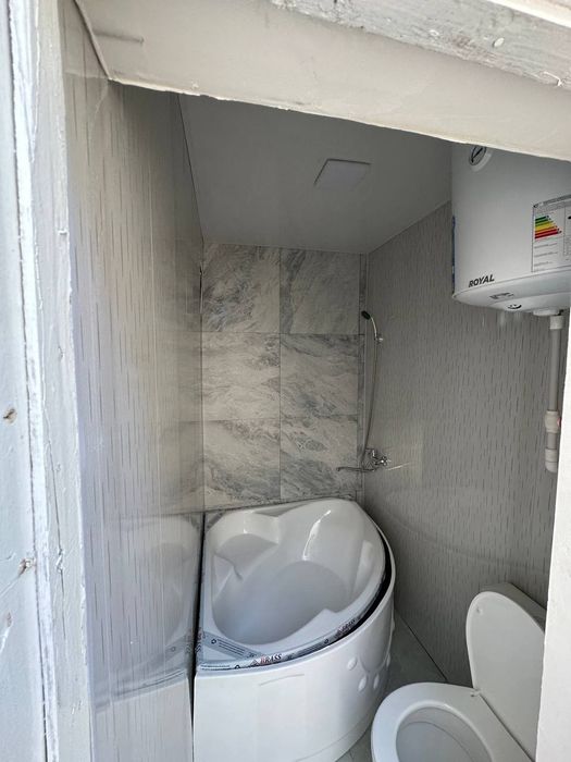 Срочно продается ховли 1сотка 2комнаты,средний ремонт,на Колхоз базаре