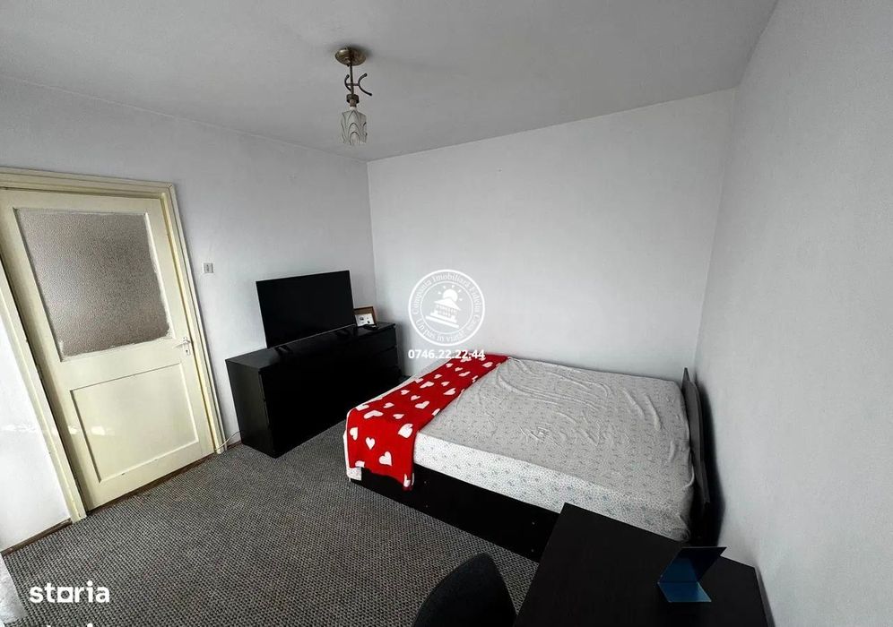 Apartament 3 camere de vanzare, Podu Ros