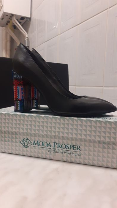 Vand  pantofi  negri  de  piele nat.mar.38 stiletto