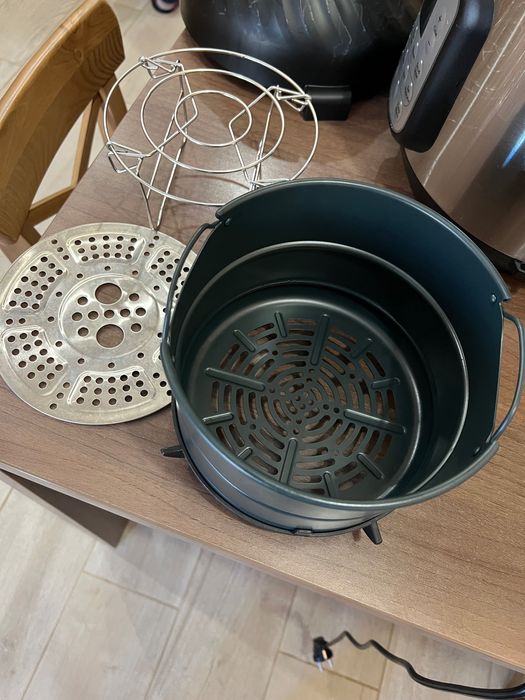 Мултикукър с Еър Фрайър Instant Pot  5,7л, гаранция до 11.2026
