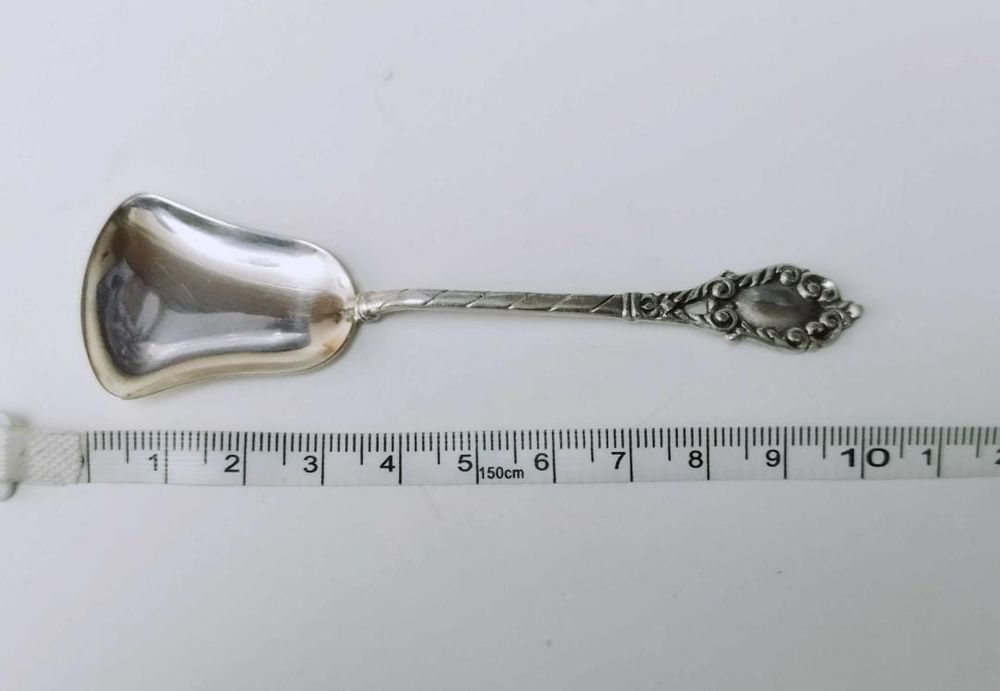 Lingurita argint 800, model floral , Germania, pentru zahar, copii