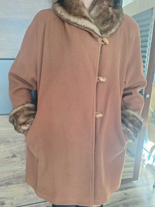 Дамско палто в кафяв цвят