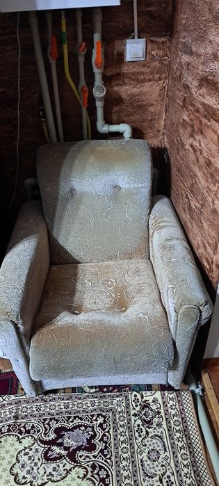 3 кресло, 1 диван.