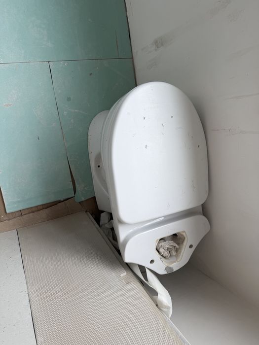 рабочий туалет , для ремонта