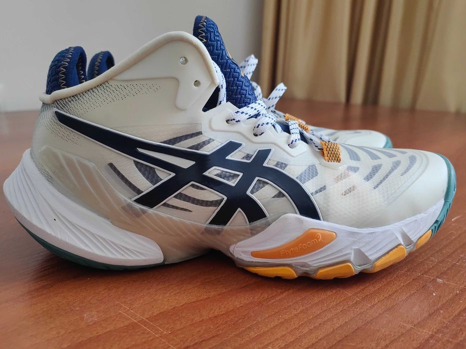 Кроссовки asics для спорта