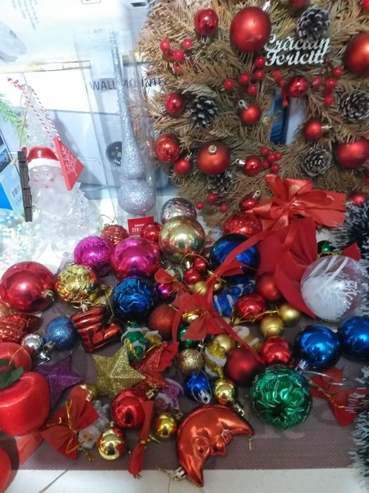 Lot Decoratiuni de Craciun Beteala.Globuri