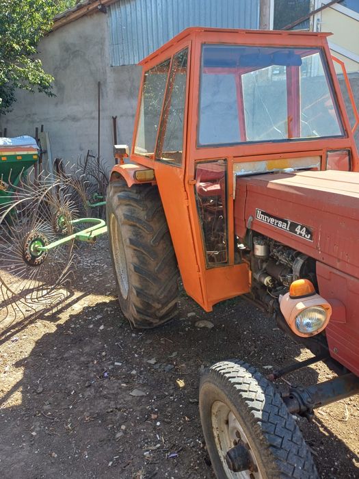Vând tractor U445