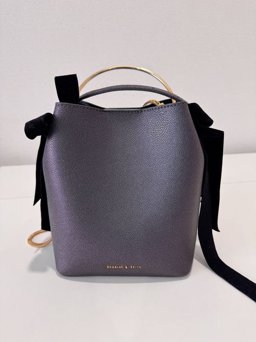 Продам сумку Charles & Keith