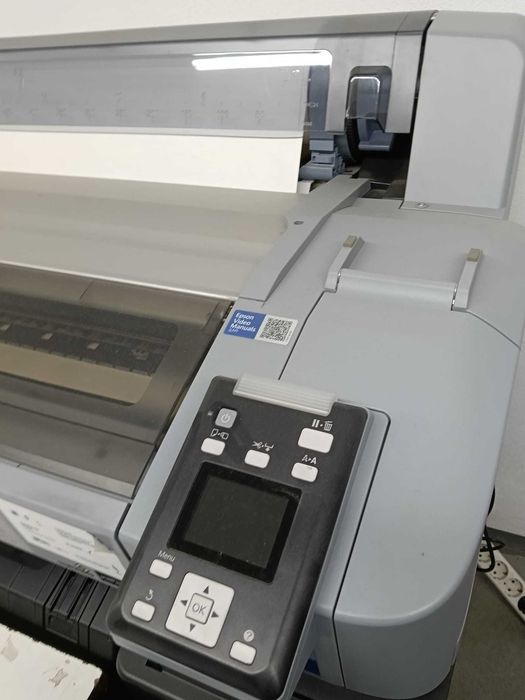 Echipamente profesionale pentru imprimare textile prin sublimare: Imprimanta Epson SureColor SC-F6300HDK și calandru sublimare TRANSMATIC 7140 Sport