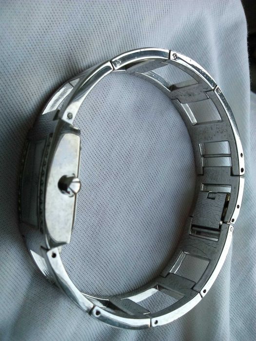 Стилен дамски часовник AVON гривна