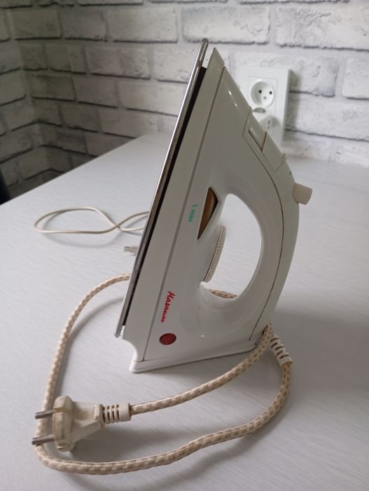 Продам утюг с отпаривателем