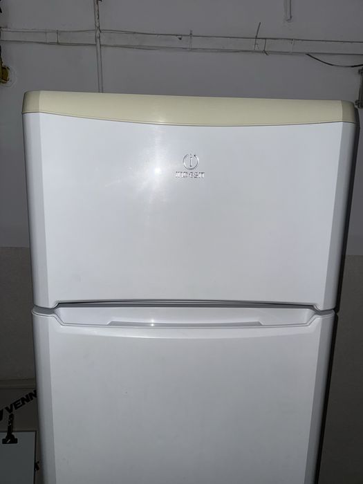 Vand Frigider indesit folosit