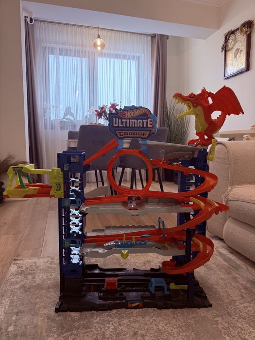 Hot Wheels ultimate garage
