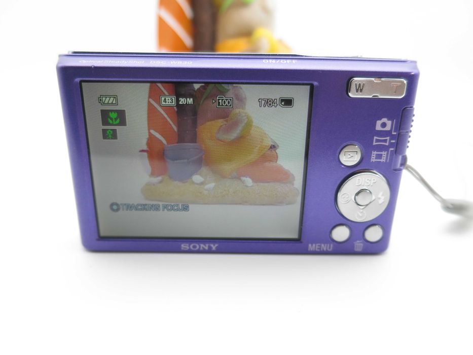 Sony W830 ултра компактен цифров фотоапарат, дигитална камера лилав цвят - 20 MP, работи отлично - като НОВА - пълен комплект