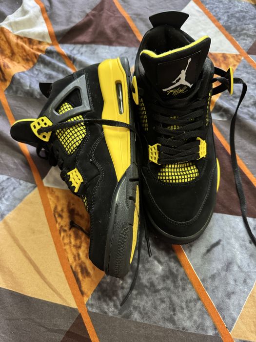 Air Jordan 4 Retro “Thunder”