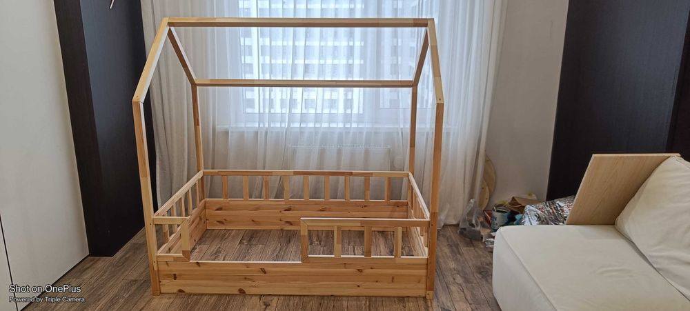 Кровать детская деревянная