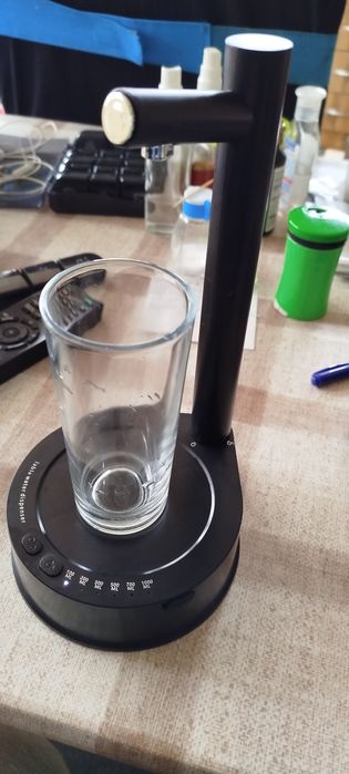 Диспенсър за алкохол и други течности