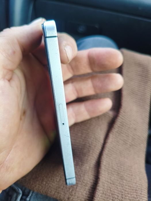 IPhone SE 64гб grey