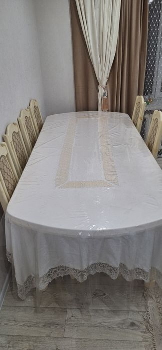 Продаю стол со стулями