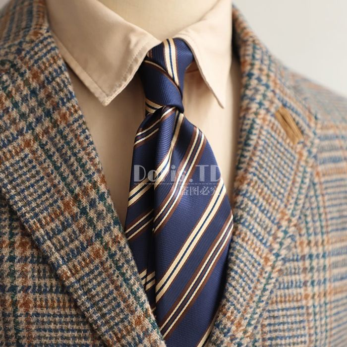 "Будь на шаг впереди стильный галстук для студента"