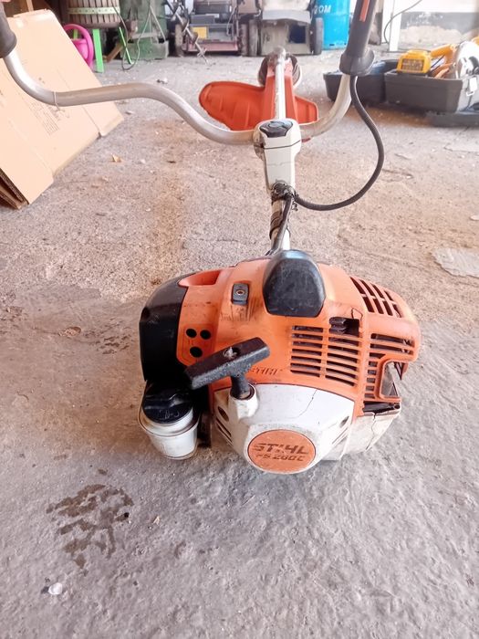 Masina pe benzina de tuns iarba fs260c in stare buna de funcționare