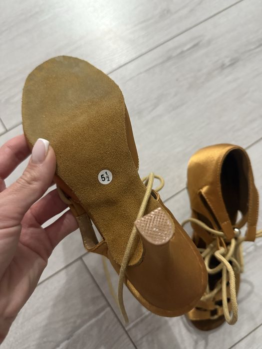 Туфли танцевальные