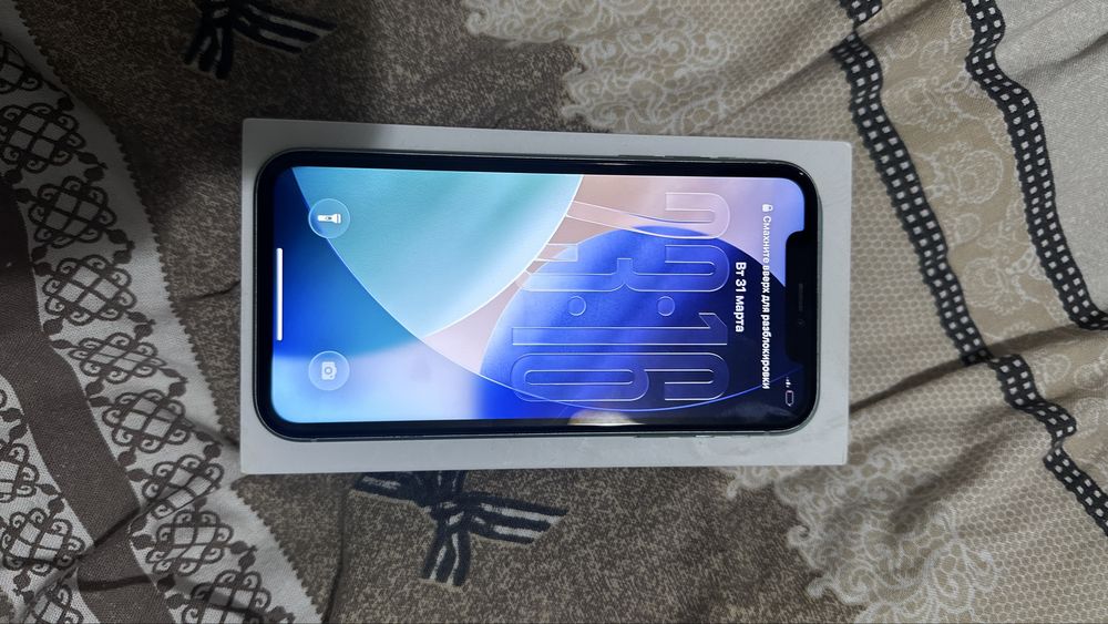 Продам Айфон 11