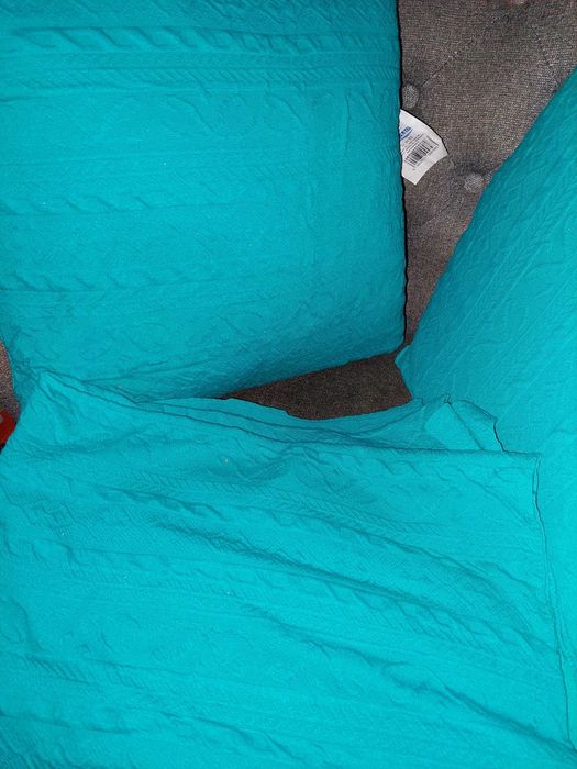 Două perne turcoaz cu traversă pat 150 x 213 cm
