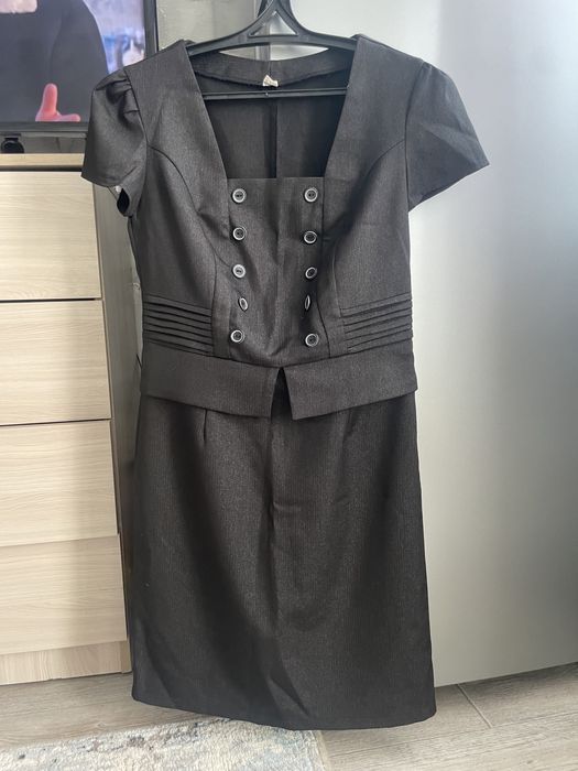 Продам новые платья