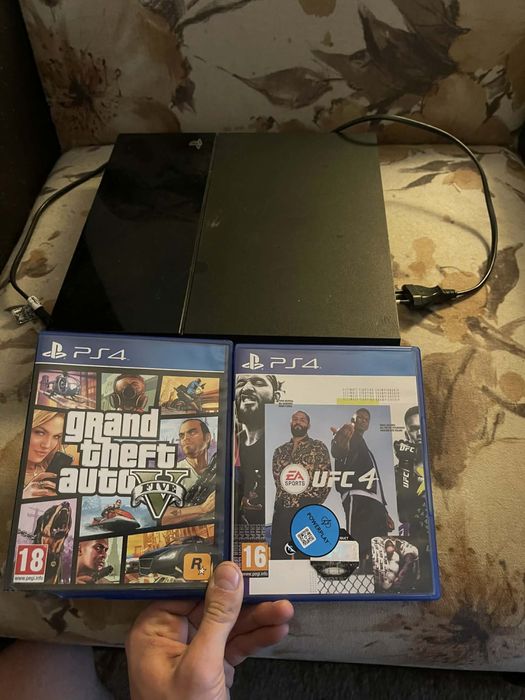 Vand Playstation 4 + Controller