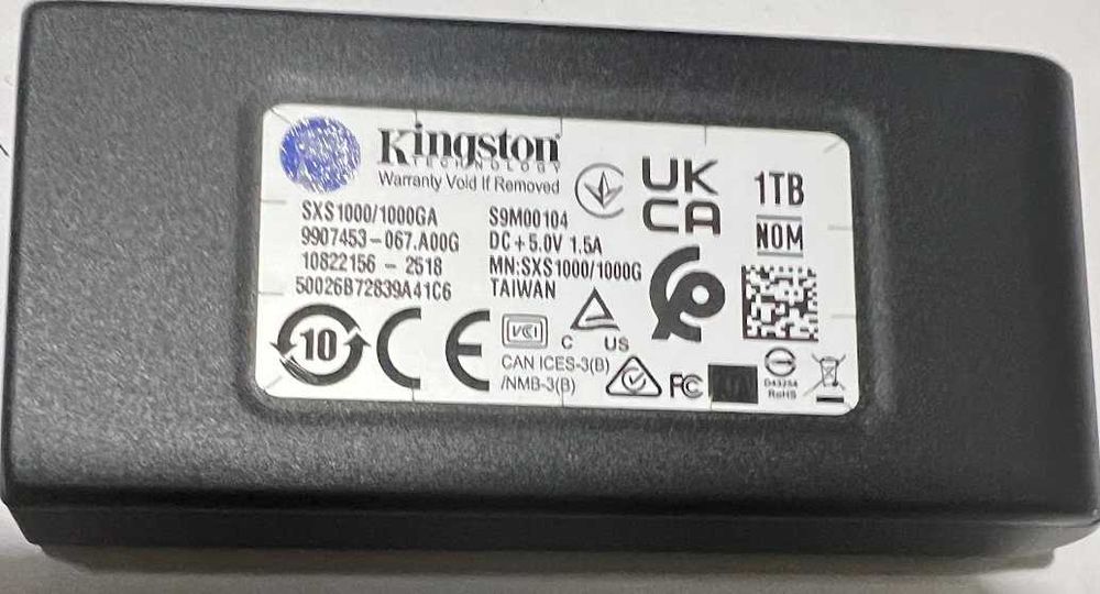 Внешний диск Kingston SSD XS1000 (1 Тб)