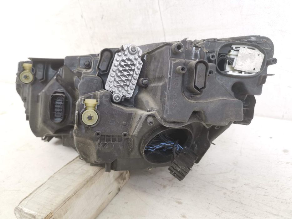 Skoda Octavia 4 / Skoda Octavia 4 [No year provided] Дясна фара Full L