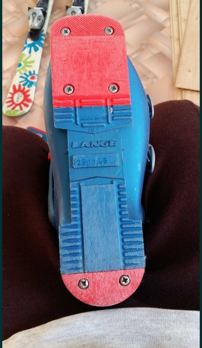 Продам лыжи с ботинками