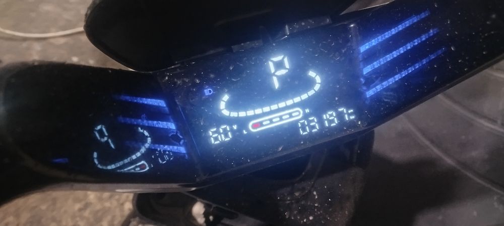 Elektra sukuter 60-55 tezlikda harakatlanadi.