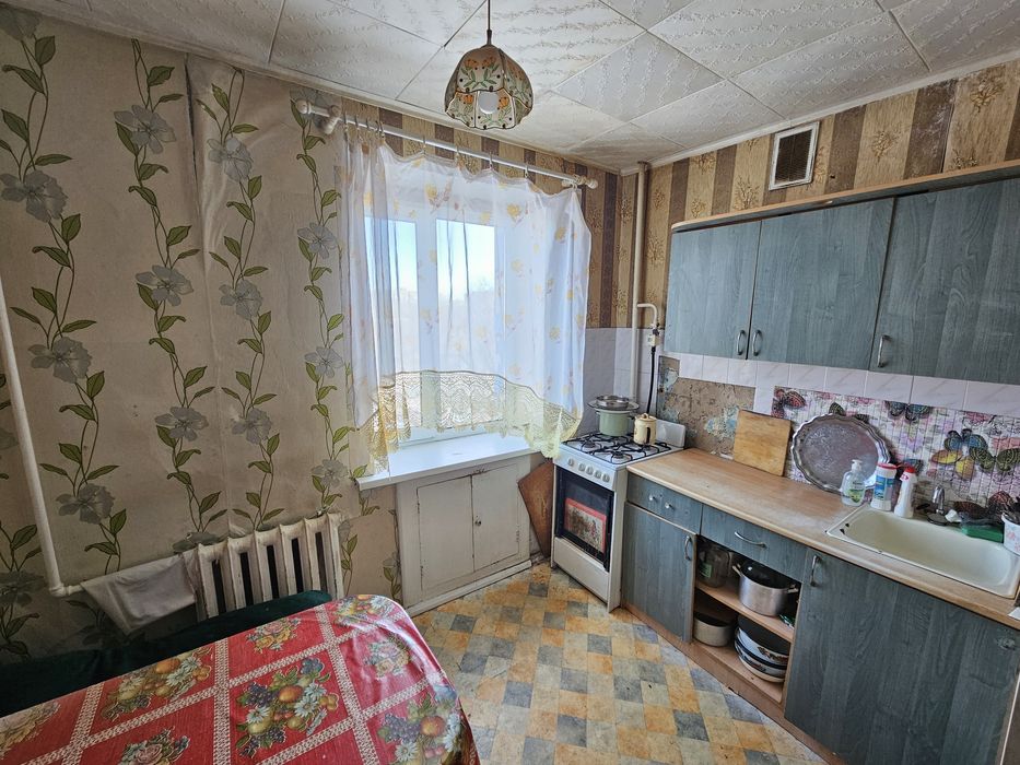 Дарю диван и 2 кресла